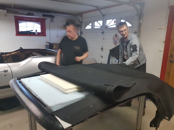 Lurt å være to med slikt arbeid!